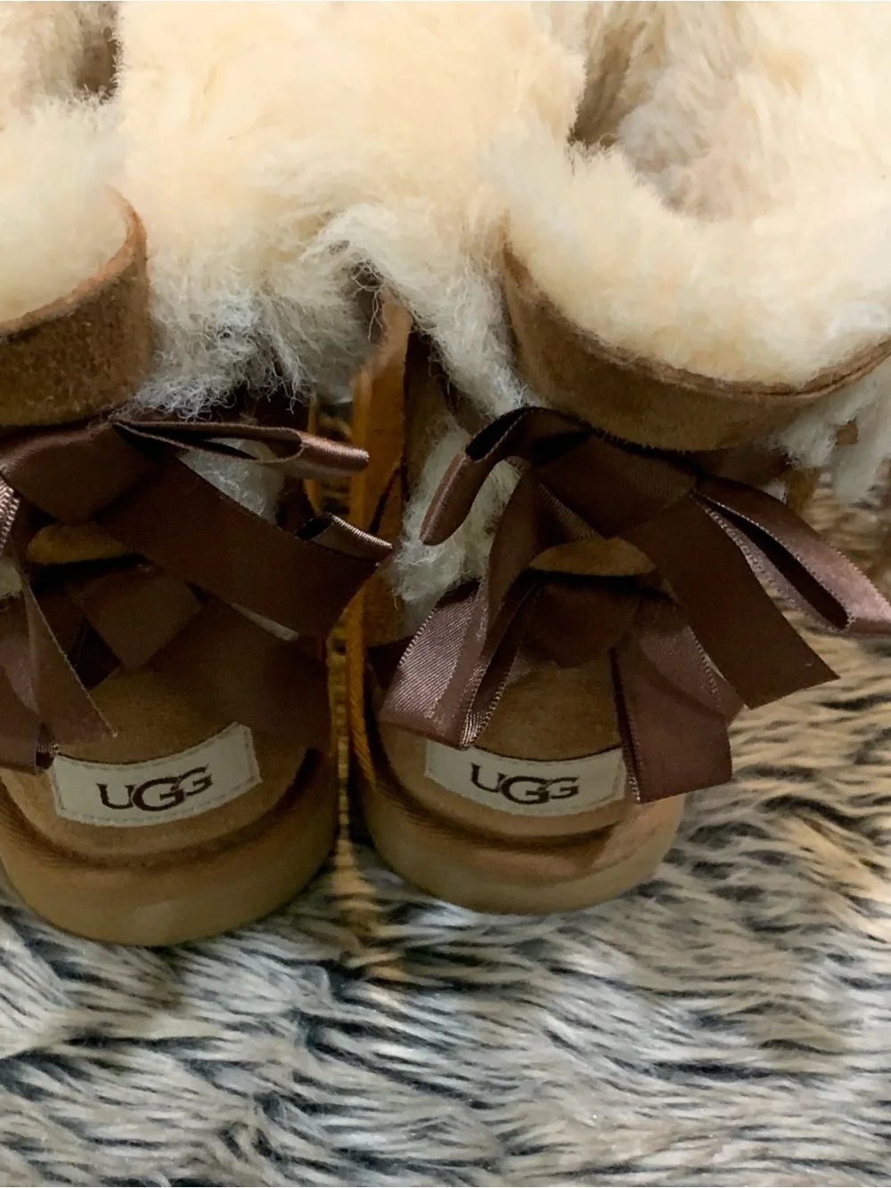 UGG Bailey Bow II kids color: Chestnut size 1